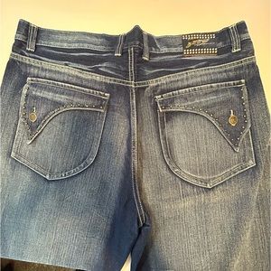 Zeep world men’s‎ 36/32 distressed jeans has skull buttons lots of embellishment